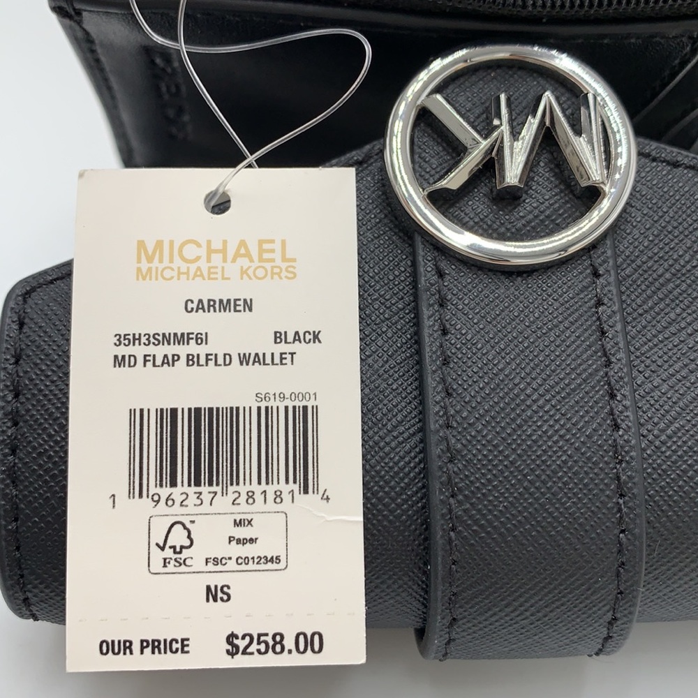 MICHAEL KORS
Carmen Medium Faux Leather Wallet
BLACK COLOR - Picture 9 of 12